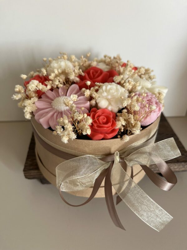 Bouquet con fiori in cera - Toni rosso e rosa