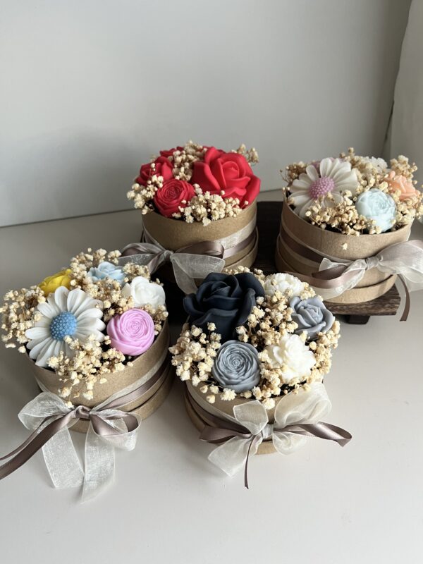 Bouquet piccolo con fiori in cera