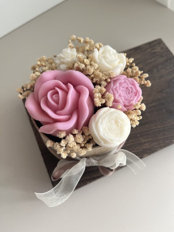 Bouquet piccolo con fiori in cera - immagine 6