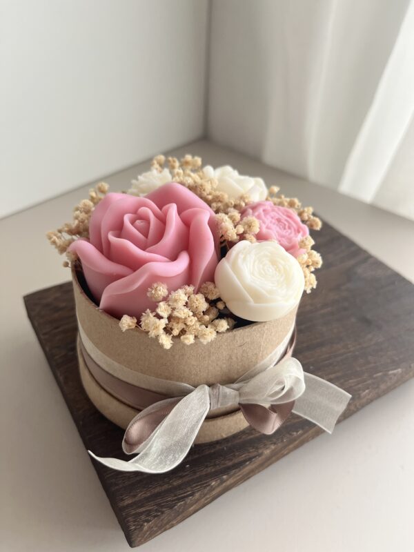 Bouquet piccolo con fiori in cera - immagine 5