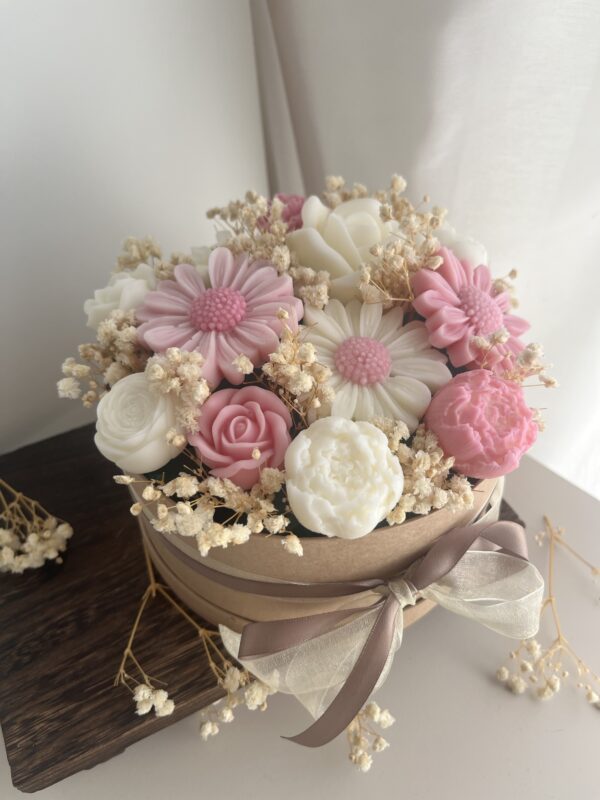 Bouquet con fiori in cera - Toni rosa
